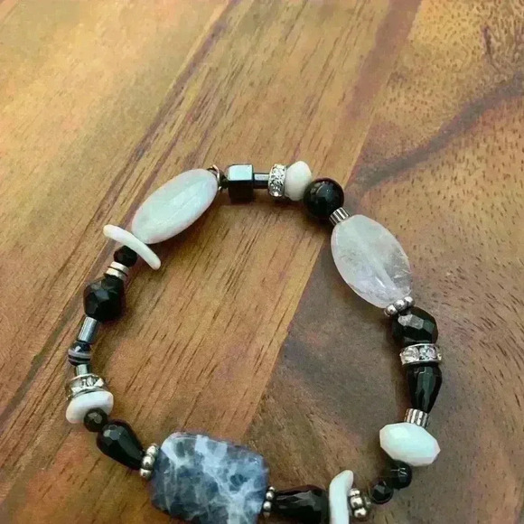 Unique Handcrafted beaded bracelet. One of a kind! 7” - Picture 4 of 7